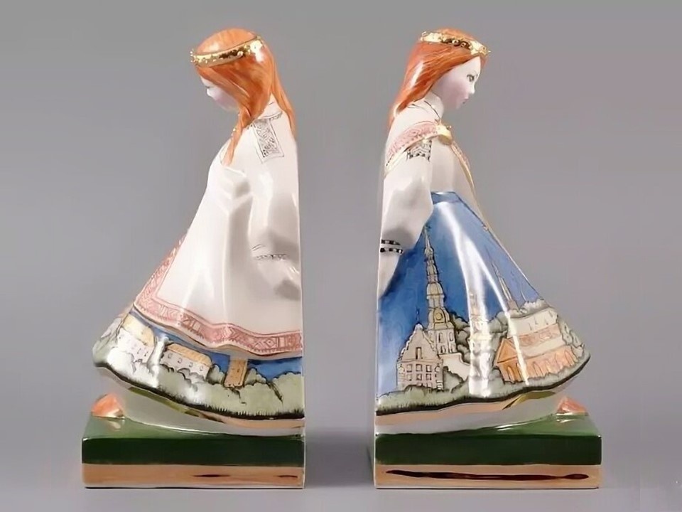 Фото из интернета. Букэнды в виде девушек в латышских национальных костюмах, Рижская фабрика фарфора, 50-е гг.
