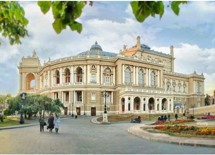 Одесский академический театр оперы и балета, где пел мой отец