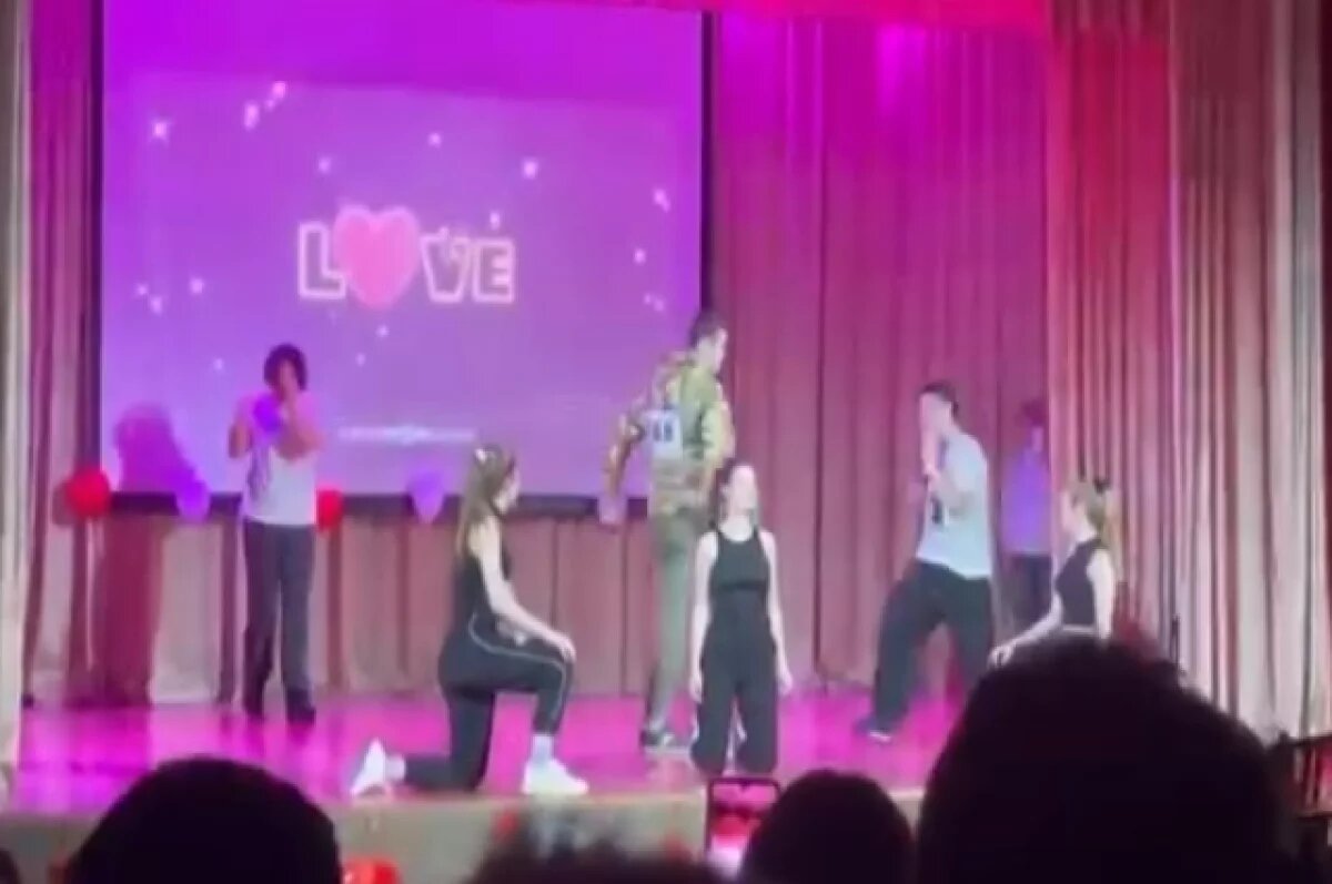    В Киеве школьники разыграли сценку избиения сотрудника ТЦК