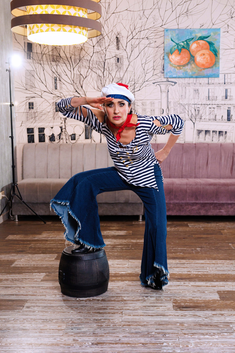 Шуточный танец «Эй, моряк!» в постановке Elena Morena и в исполнении Qvarta Roma на хафле «Лукум» в ресторане «Мандарин» 16 февраля 2025 года. Фотограф Захар Ишутин.