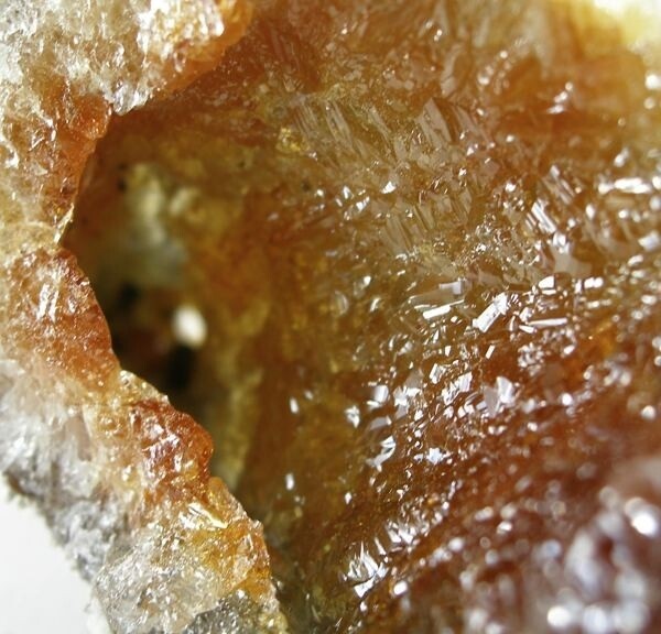 Цинкит в шлаке. Фото из интернета с иностранного сайта аукционов минералов