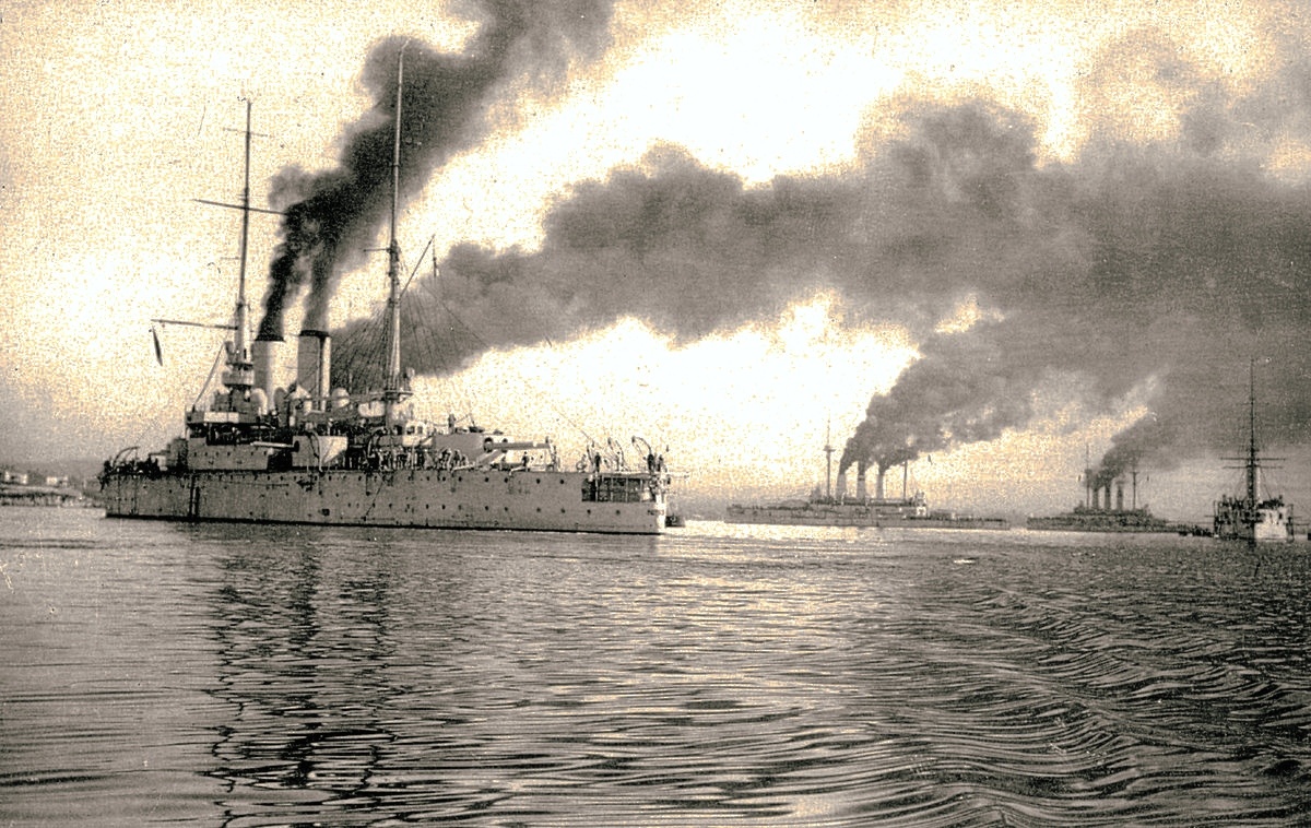 Бригада старых линкоров на рейде Севастополя. На первом плане броненосец "Ростислав". Фото из открытых источников 