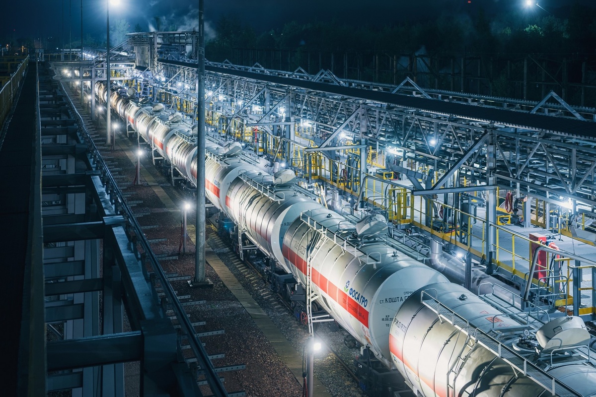 Составы ФосАгро на Волховском филиале АО "Апатит". Источник фото: офиц. сайт компании