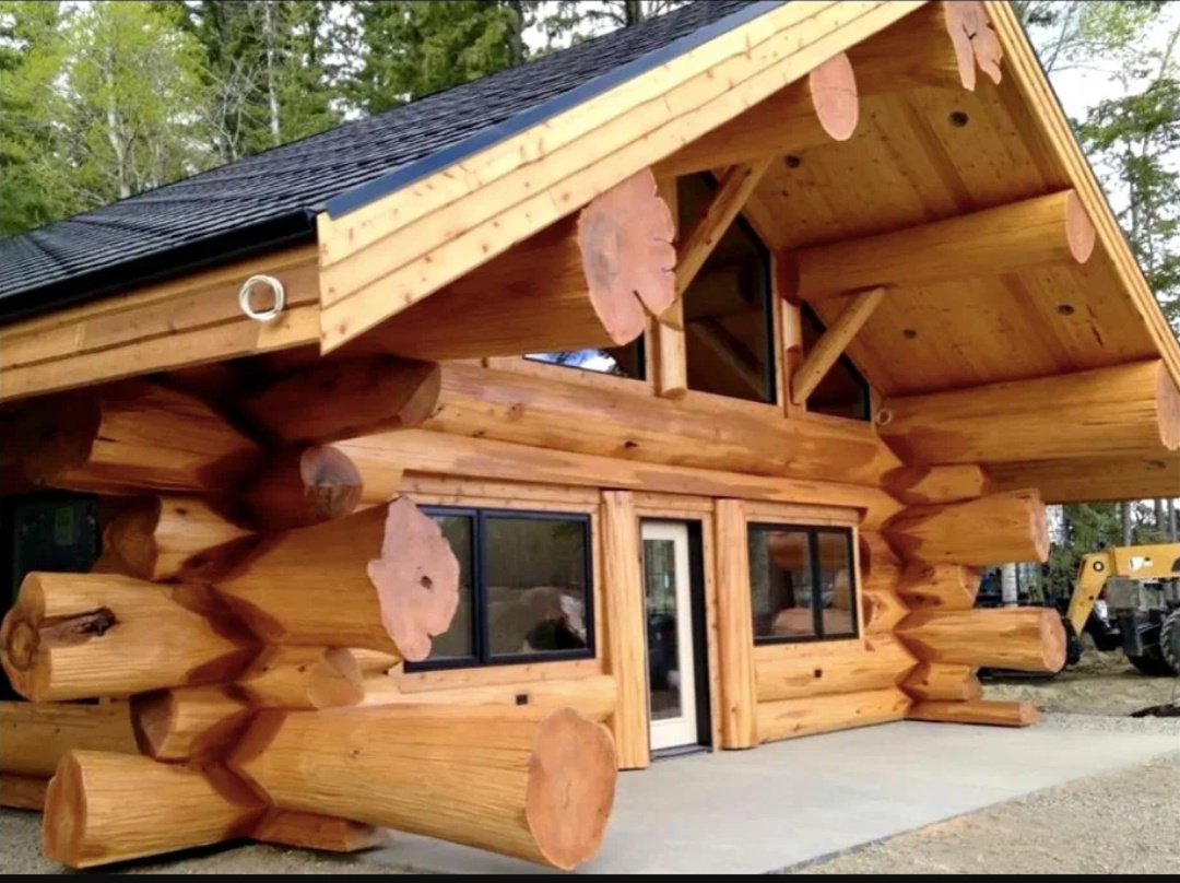 Туристическо-гостивой домик из дикого бревна