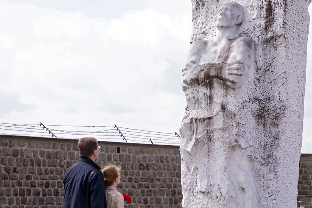    Памятник Дмитрию Карбышеву на территории бывшего концентрационного лагеря «Маутхаузен», Австрия.