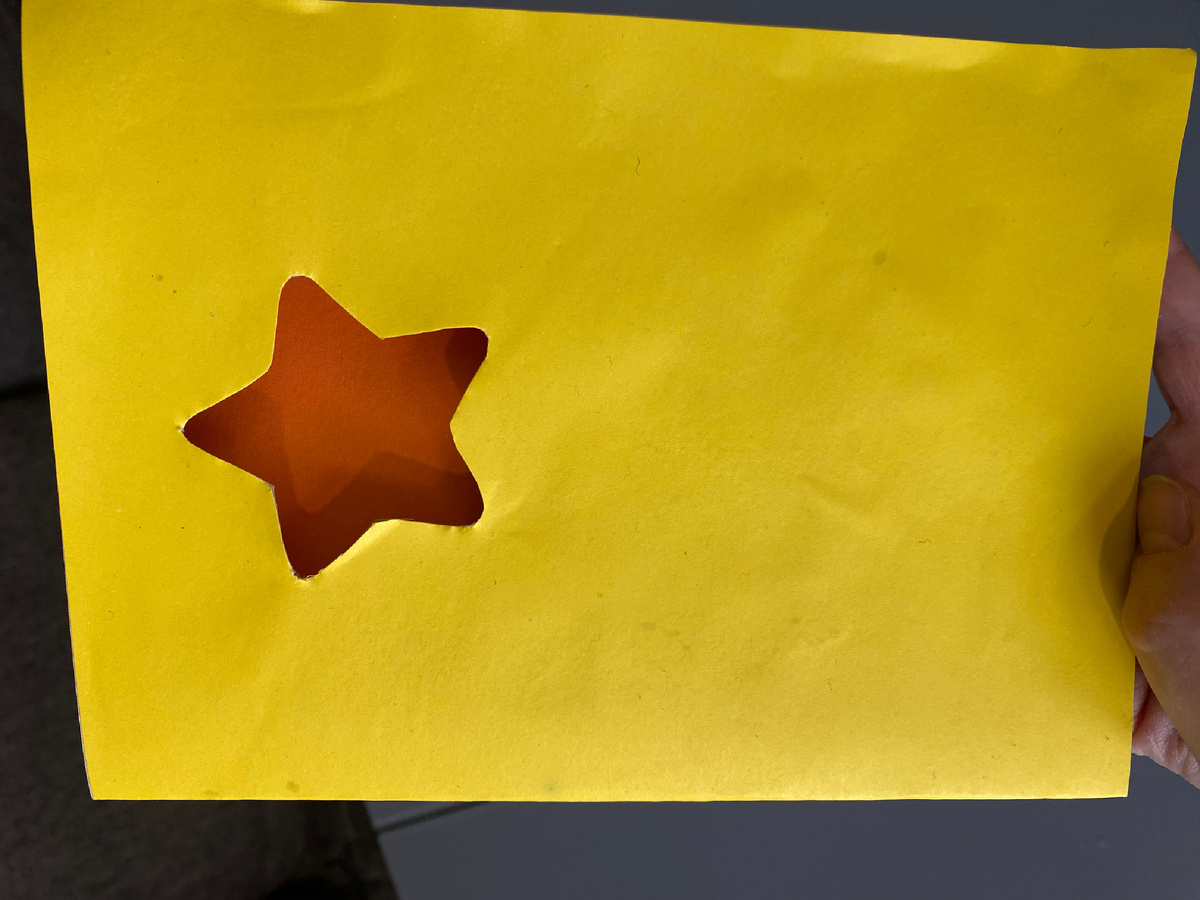 Из цветного картона формата А4 сделала открытку