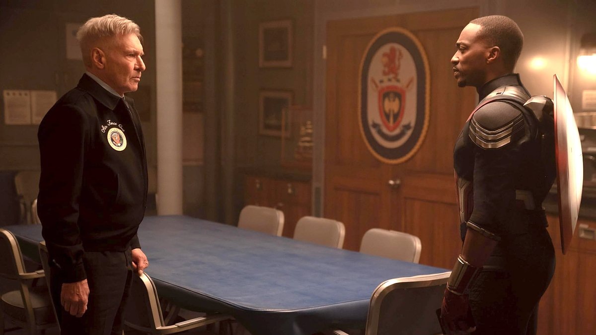 На всякий случай. Это генерал Росс, который охотился на Халка. (Слева)