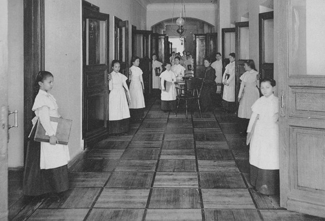 Институт благородных девиц