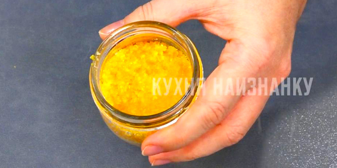 Добавляю её в тесто для куличей и творожную пасху с ней готовлю: всего два ингредиента, а как меняется вкус привычных блюд