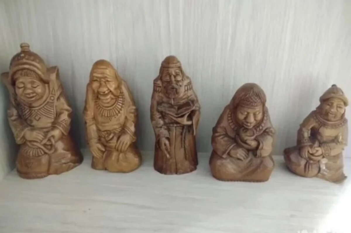    За 200 тысяч рублей продают коллекцию фигурок из кедра в Новосибирске