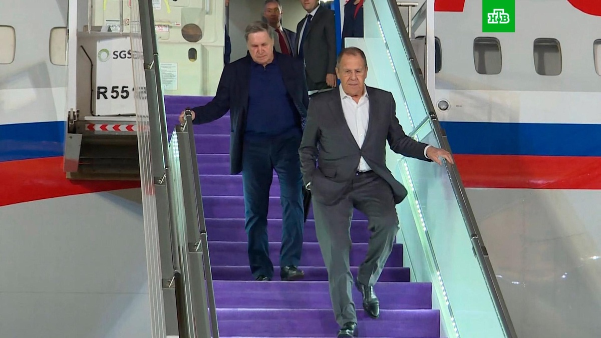    Лавров и Ушаков прибыли в    Эр-Рияд    для участия в переговорах