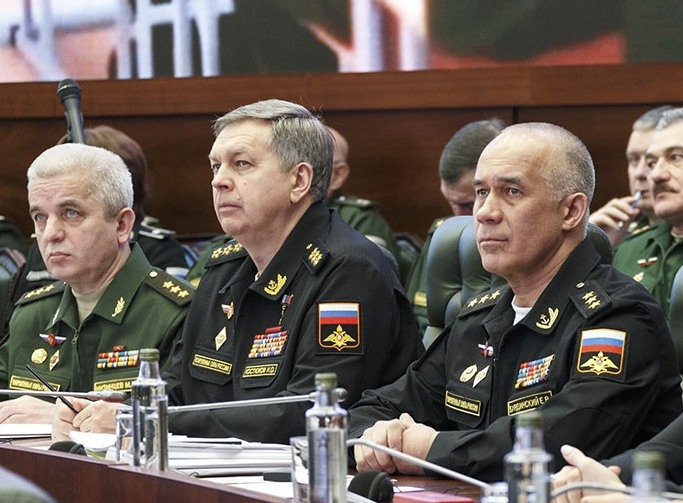    Адмирал Костюков - в центре. Фото: mil.ru