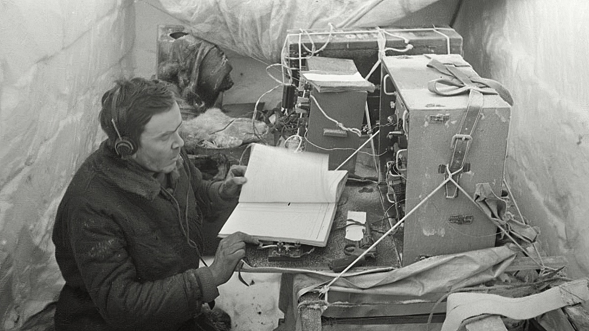 Эрнст Кренкель за работой