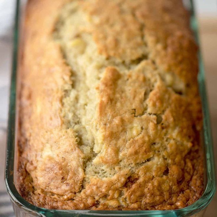 Невероятно ароматный и нежный кекс идеально подойдет в качестве завтрака или десерта на ужин. Творожно банановый кекс порадует всех любителей вкусной домашней выпечки.