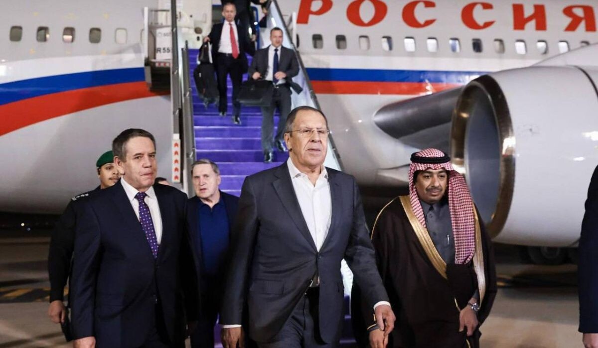     Лавров и Ушаков в Эр-Рияде. Источник: t.me/MariaVladimirovnaZakharova Автор фото: Пресс-служба МИД России