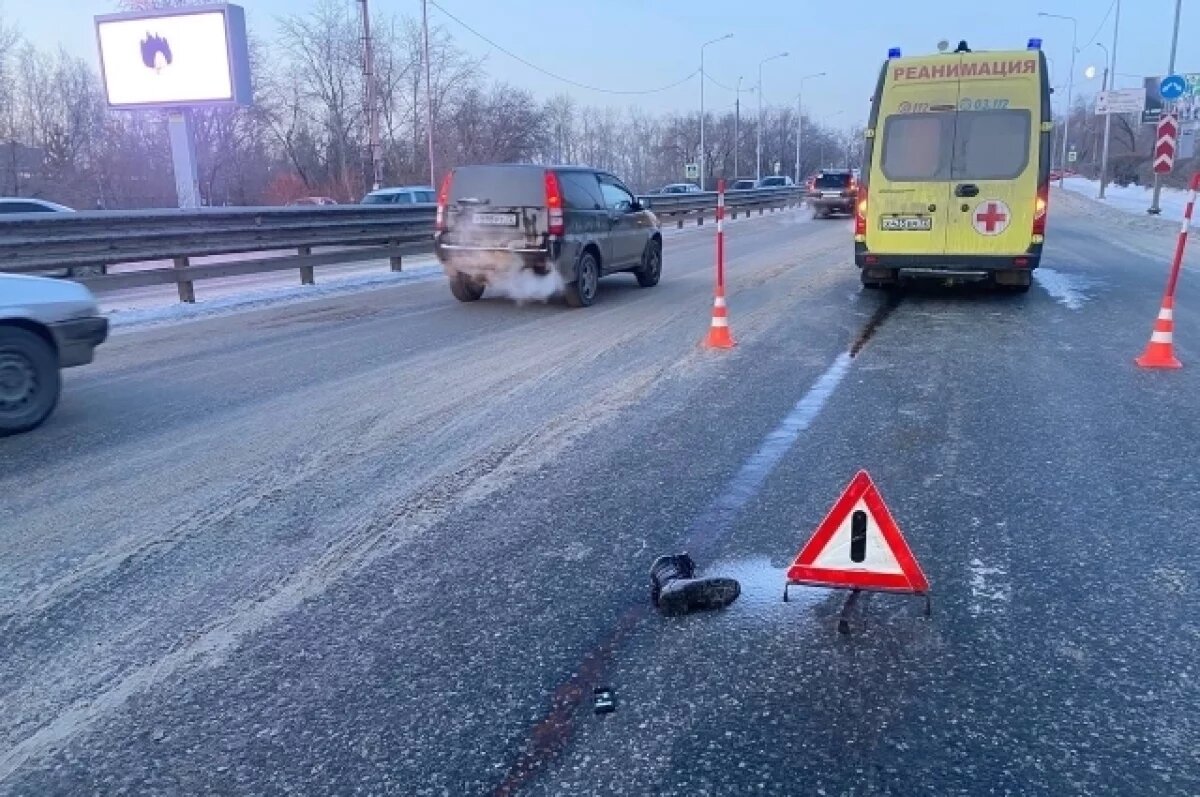    В Тюмени на улице Пермякова скорая помощь сбила пешехода