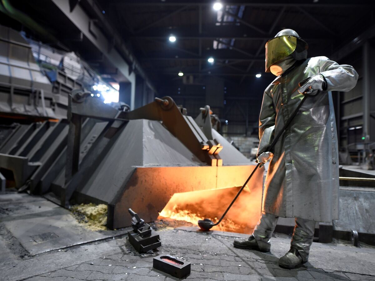    Цех завода немецкого производителя стали Salzgitter AG в Зальцгиттере© REUTERS / Fabian Bimmer/File Photo