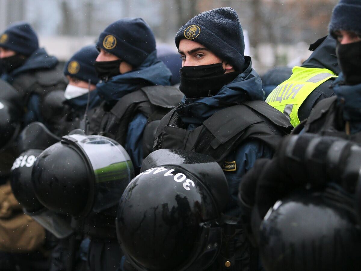 Сотрудники полиции во время акции протеста представителей малого и среднего бизнеса в Киеве© РИА Новости / Стрингер