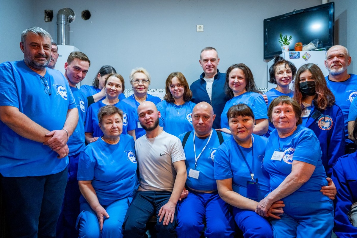    Губернатор Югры поблагодарил добровольцев Гумкорпуса за труд во имя Победы