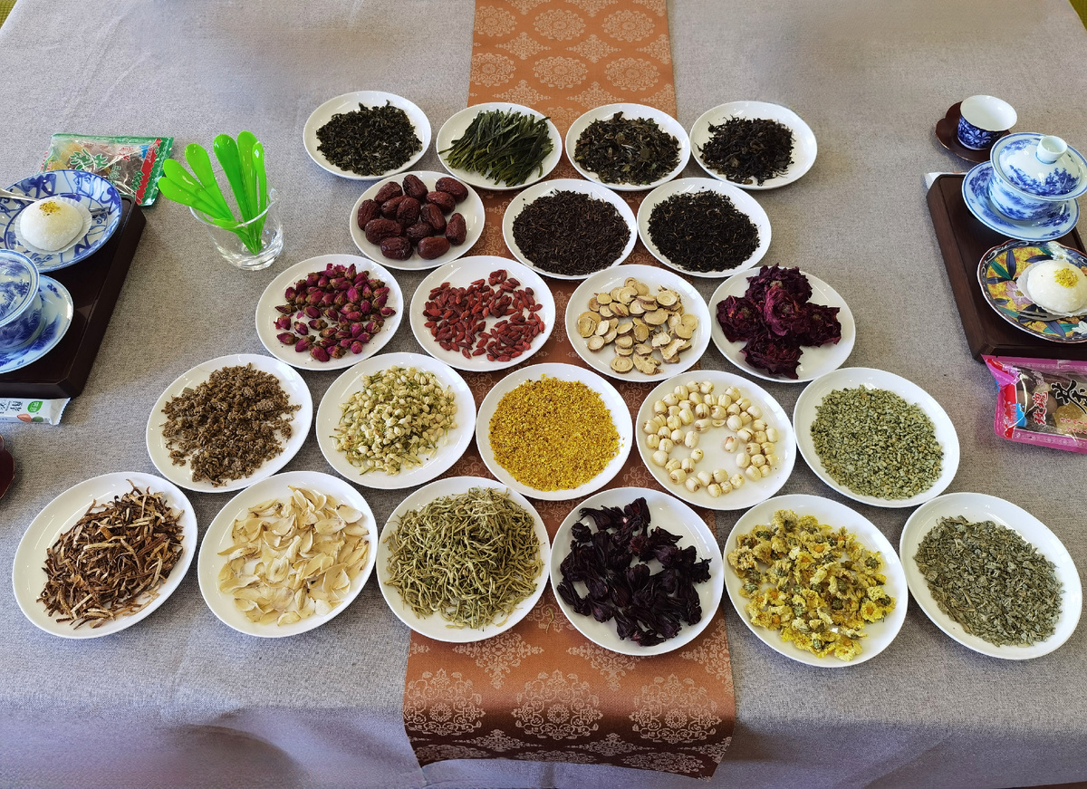 Цветы должны сочетаться с чаем