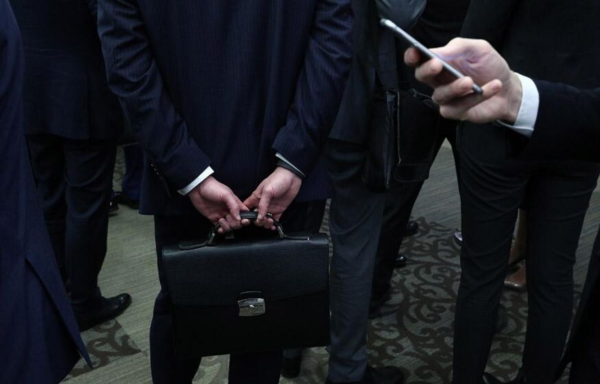    «Должны потратить немало денег. Элита Украины должна помогать России»: депутат Госдумы