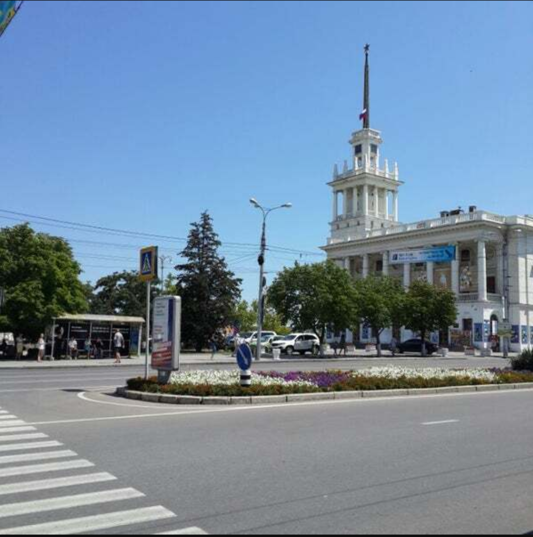 Площадь Ушакова