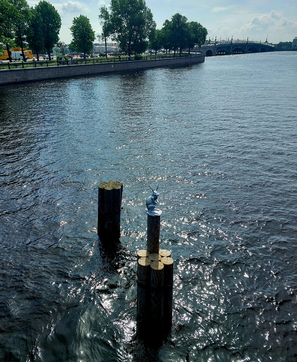 Памятник "Заяц, спасшийся от наводнения", г. Санкт-Петербург, фото автора