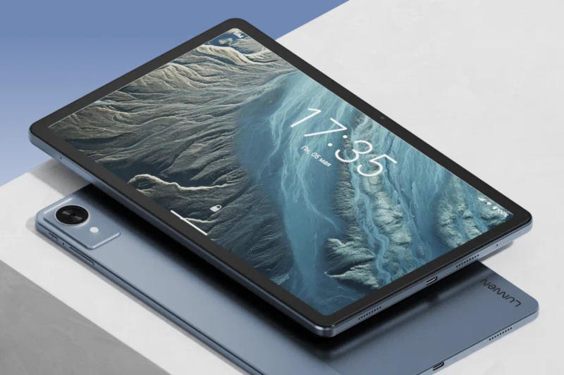 Планшеты доступны в сером, серебристом, светло-голубом и тёмно-синем цветах