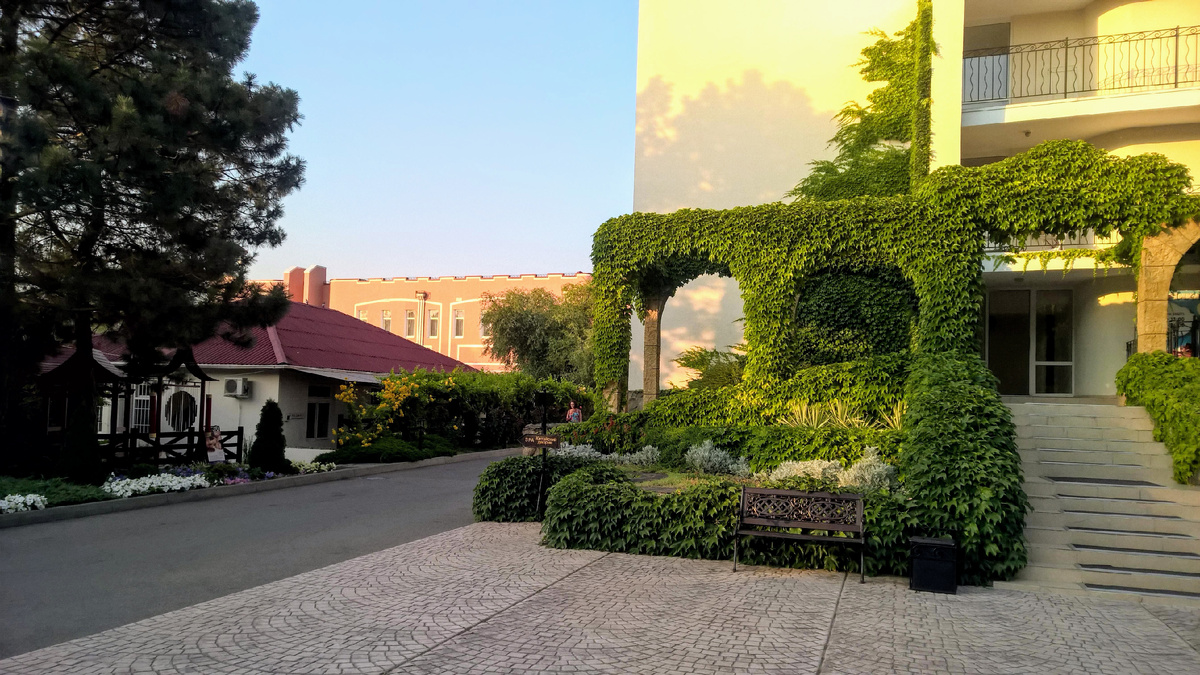 Территория отеля 