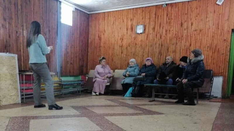     Помощник депутата ГД Александра Терентьева Евгения Инюшова провела встречи с жителями населённых пунктов Заринского района. Фото предоставлено пресс-службой партии «Справедливая Россия — За правду».