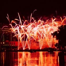 За фейерверки и пули можно поблагодарить древних китайских алхимиков