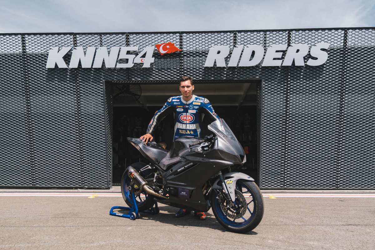 Yamaha R1 в мотообвесе «Росатома»