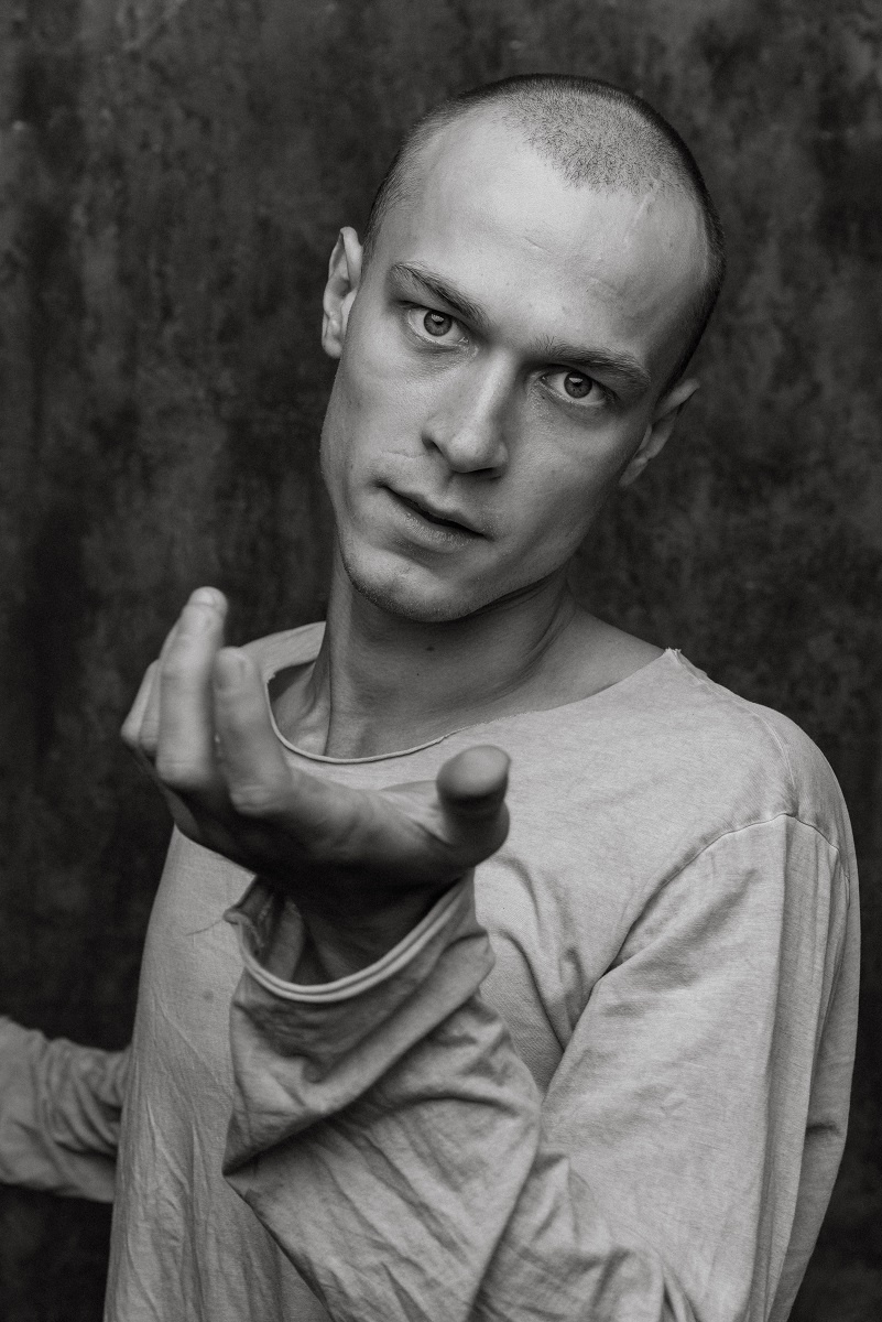 Источник https://www.kino-teatr.ru/acter/album/263295/882505.jpg