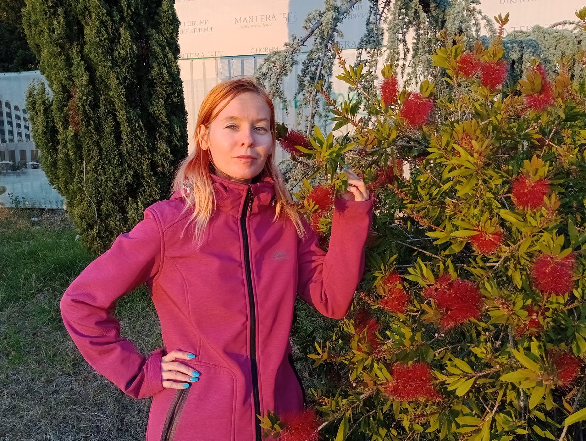 Зимой в Сочи тоже каллистемоны цветут :) На Имеретинской набережной