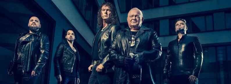 (Фото: Слева направо: Свен Диркшнайдер, Ди Даммерс, Петер Балтес, Удо Диркшнайдер и Андрей Смирнов)