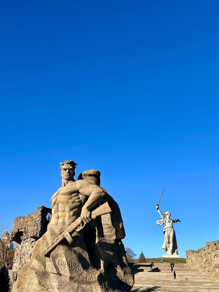 Мамаев курган и скульптура «Родина-мать зовёт!»