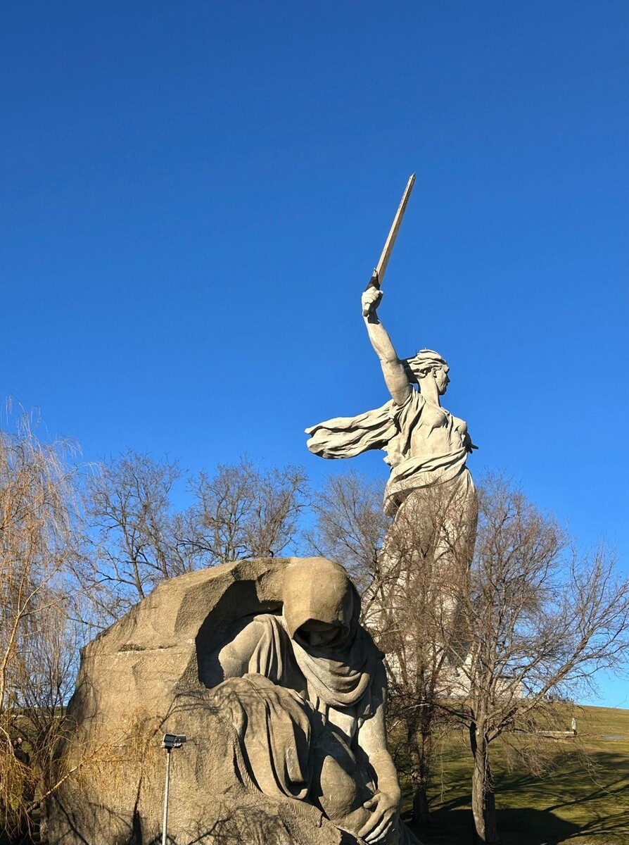 Мамаев курган и скульптура «Родина-мать зовёт!»