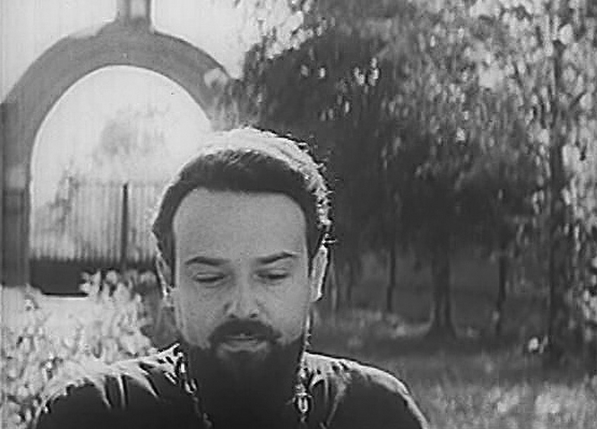 Священник Александр Мень, кадр из к/ф «Любить» М. Калика