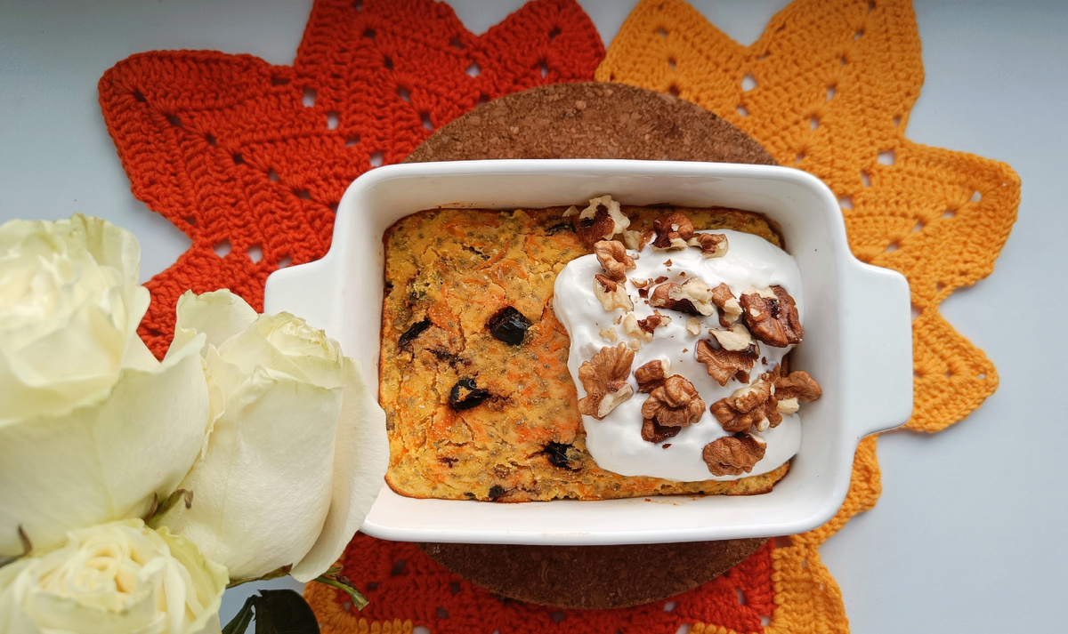 Подала со сметаной и грецкими орешками.