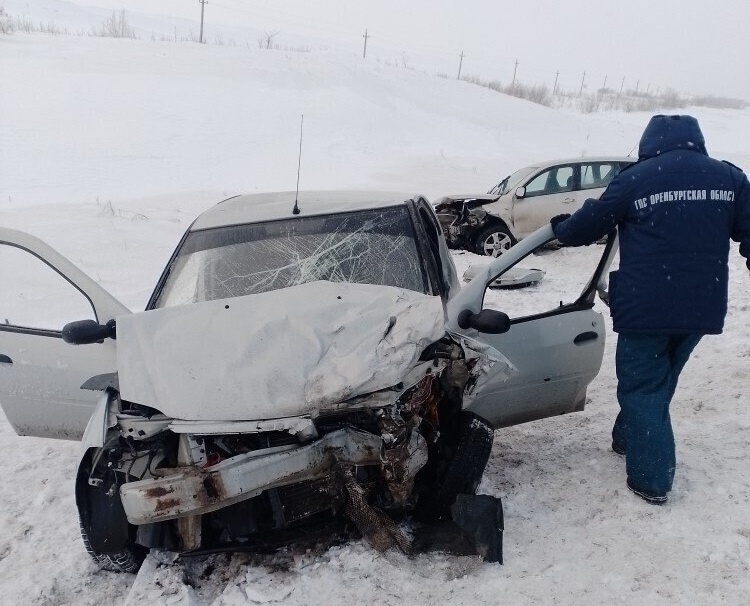    В тройном ДТП под Оренбургом пострадал водитель «Тойоты» Оренбуржье