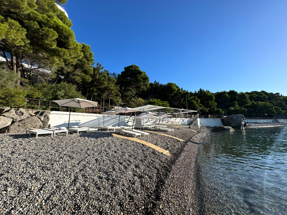 Пляж в Форосе чистейший. 