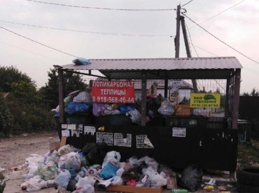    Свалка мусора на ул. Обсерваторной, 104 в поселке Верхнетемерницком //Фото с сайта 161.ru
