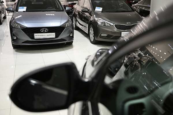 Автомобили Hyundai и Kia в автосалоне в Москве / Рамиль Ситдиков/РИА Новости 