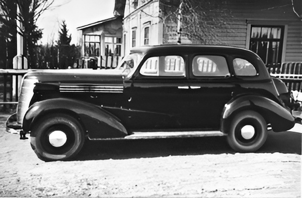 Шевроле образца 1937 г, Автомобиль Альфреда Пи льца, первый в деревне. Фото взято https://web.archive.org/web/20220922101135/https://terijoki.spb.ru/photos/