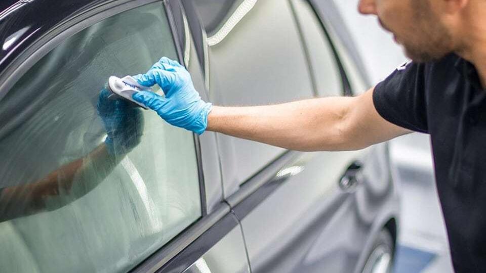 Копеечное средство против налета на стекле: лайфхак от автопрофи