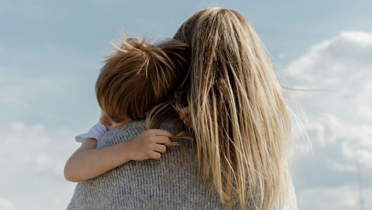    Степан провёл без мамы шесть лет. Фото: кадр из клипа