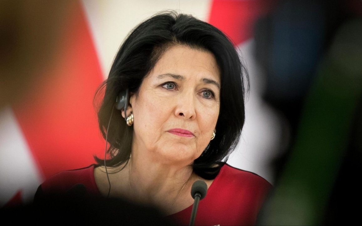    Зурабишвили закидали яйцами в аэропорту после возвращения из Мюнхена