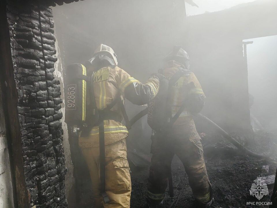    Пожар в Бийске. Источник: t.me/mchs_altkray