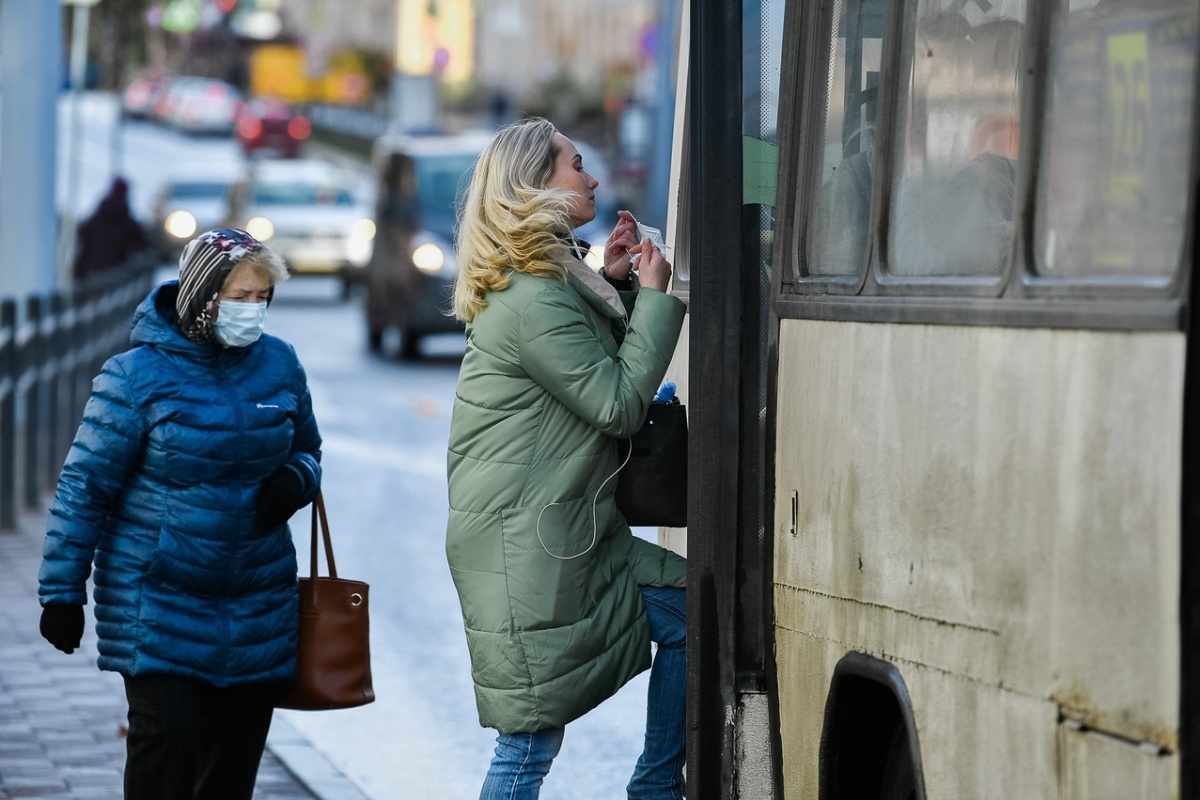    Масочный режим в маршрутках Петрозаводска. Фото: "Республика"/Сергей Юдин
