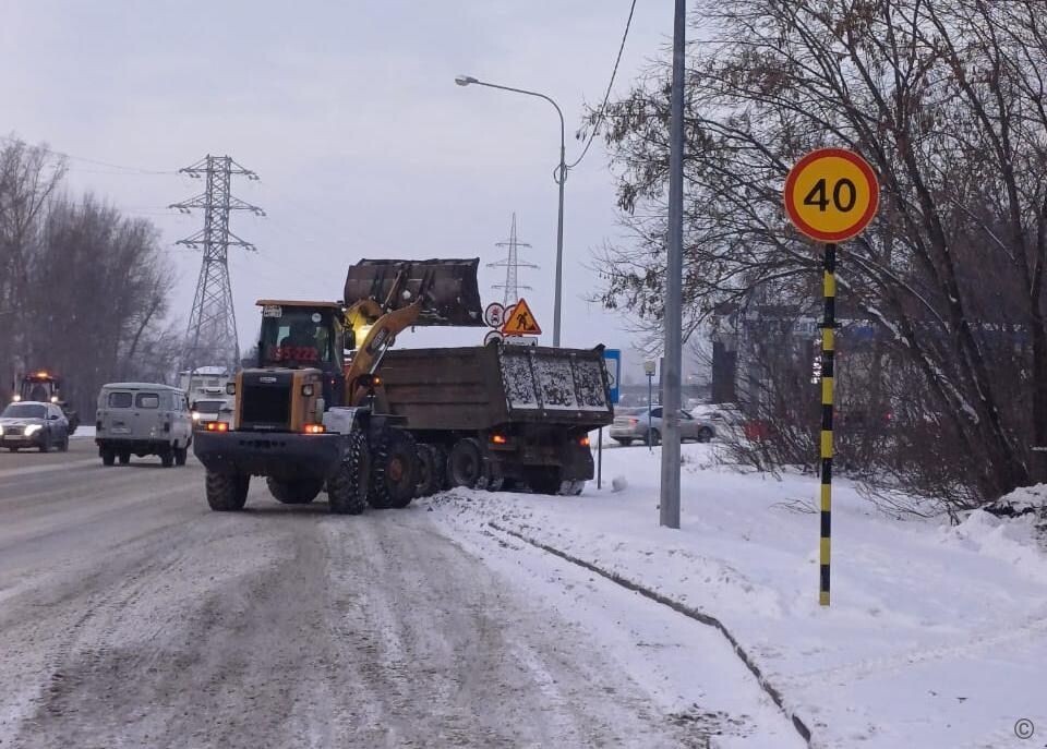    Уборка снега в Барнауле. Источник: Barnaul.org